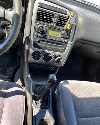 Toyota Avensis cena 7000 przebieg: 252000, rok produkcji 2001 z Bielawa małe 529